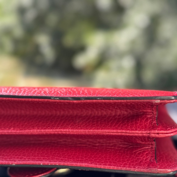 Gucci Interlocking G Shoulder Bag – Red Pebbled Leather - Picture 4 of 7